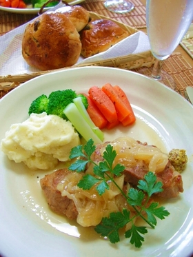 簡単！ビール１本で作れる豚ロースビール煮