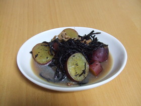 さつまいもとひじきの煮物