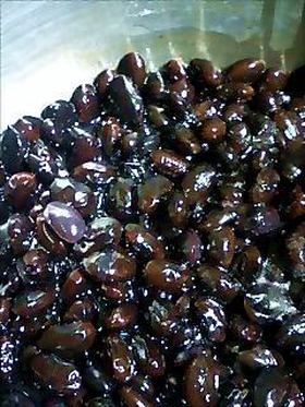 赤ワインで仕上げた「黒豆」