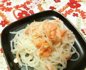 胡麻風味☆簡単一品♪白滝の塩鮭炒め