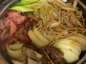 ささがきゴボウがメイン美味しいスキヤキ!