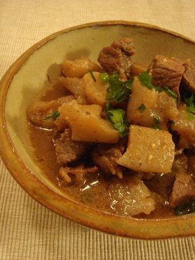 牛肉とこんにゃくの味噌にんにく煮こみ