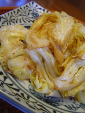 キャベツだけ蒸し焼きにしました