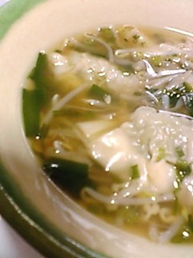 熱々水餃子スープ