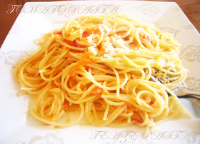 簡単☆定番☆トマトとチーズのパスタ