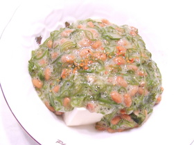 ダイエット中の夕飯☆メカブ納豆腐