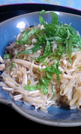 なくなるの早すぎ!大葉にんにく醤油で白滝