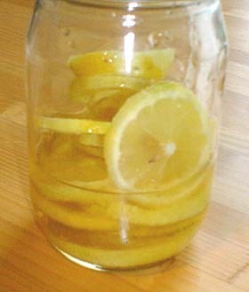 Sliced Lemon in 蜂蜜☆