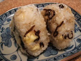 *塩昆布deチーズとしらすのおにぎり*