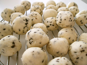 ノンバター簡単ゴマのころころクッキー