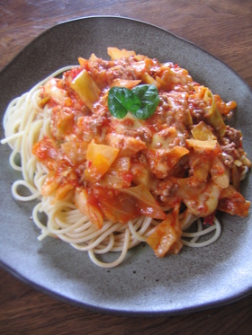 とろ~りチーズと春キャベツのトマトパスタ