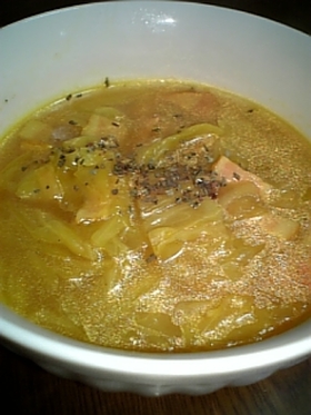 キャベツとベーコンのカレースープ