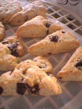 ヨーグルトで作るチョコスコーン