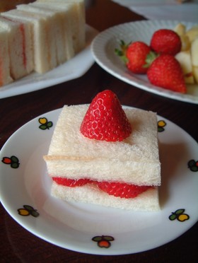 子供が作った！フレッシュ！いちごサンド♪