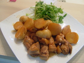 新じゃがと鶏肉の煮物