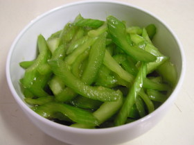 レモンでさっぱりセロリのモミ漬け