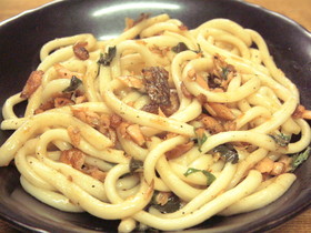 鮭と大葉の焼きうどん＠めんつゆ