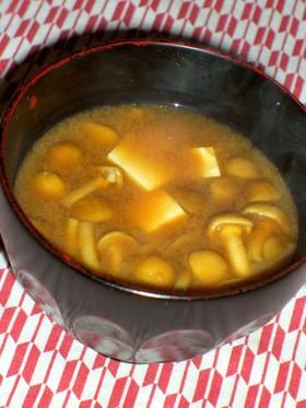 豆腐&なめこの味噌汁(赤だし)