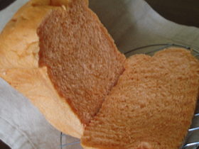 HBで*しっとり*トマトの食パン