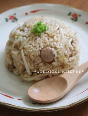 もやしとウィンナーのオイマヨ炒飯