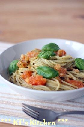 生トマトとジェノベーゼの幸せパスタ