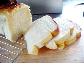 ●明日の朝からちょっと、いや、だいぶ幸せ♪ふわふわモッチリ【生クリーム食パン】