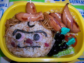 幼稚園のお弁当（焼きそばパンマン）