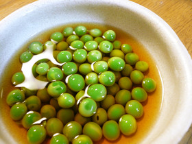 緑の宝石☆えんどう豆の煮浸し