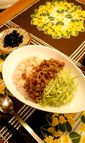 暑い夏を乗り切ろう！ピリ辛肉味噌丼