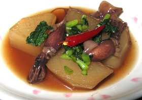 ホタルイカと大根の煮物