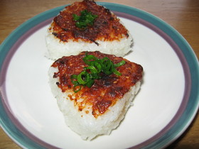万能味噌コチを使った韓国味焼きおにぎり