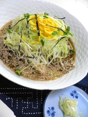 胡麻たっぷり♪ぶっかけ蕎麦