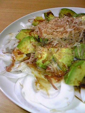 新たまねぎとアボカドの和サラダ