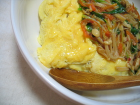 牛肉とごぼう飯の玉子あんかけ