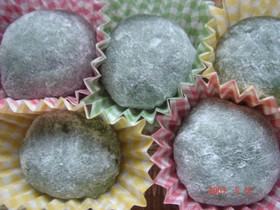 新草で春の香り♪レンジで簡単よもぎ大福
