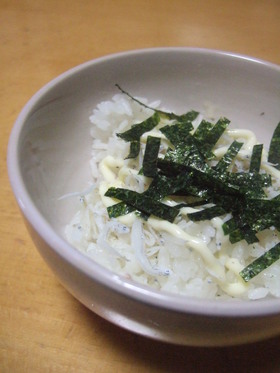 のせるだけ！簡単！☆しらす＋マヨご飯