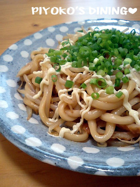 簡単コクうま❤オイソイソースの焼きうどん