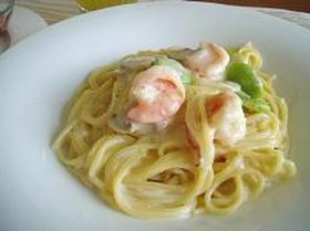 えびとそら豆のクリームソースパスタ