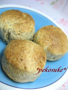 黒胡椒と粉チーズの全粒粉入りスコーン