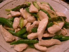 鶏ムネ肉とアスパラの塩炒め