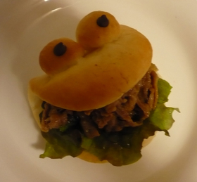 お弁当にサンドパンＤＥカエルさん