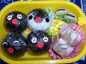 幼稚園のお弁当（ピングーにぎり）