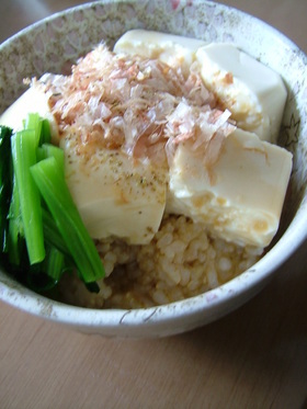 大葉にんにく醤油で♪豆腐のせ卵ごはん