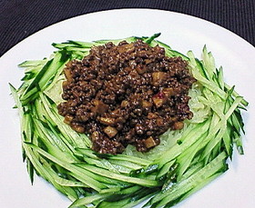 回鍋肉がジャジャ麺に！？