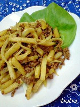 冷凍ポテトと挽き肉のカレー炒め