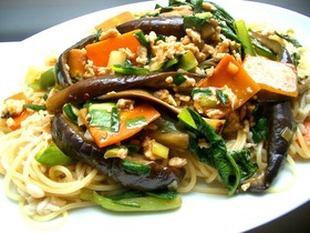 えのきでダイエット♪麻婆茄子パスタ