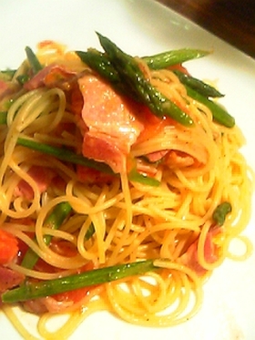 アスパラとトマトとベーコンのパスタ