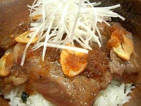 おろしソースでステーキ丼