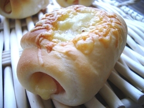 ハムとチーズのくるくる♡♡ロールパン
