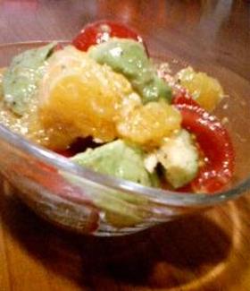 トマトアボカドオレンジでサラダ？